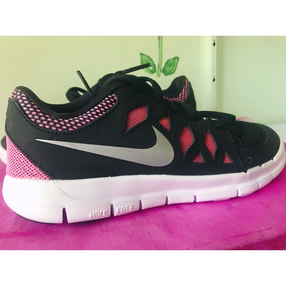 Girls Nike Free 👑